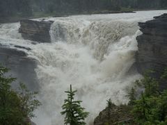 -阿萨巴斯卡瀑布观景点