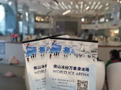 -冰纷万象滑冰场(南山万象天地店)