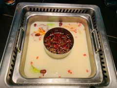 招牌人参猪肚鸡锅底-大隐·成都火锅Bistro(合生麒麟新天地店)