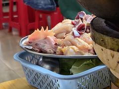 炭炉果鸡煲-威邵鸡煲(西华路总店)