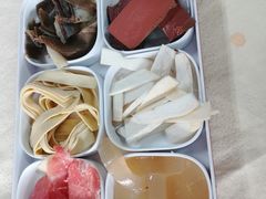 -猪三哥肥肠鸡川菜小炒
