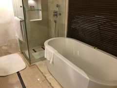 -青岛海尔洲际酒店