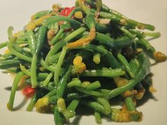 咸肉丁炒黄瓜苗-野蔓果·山野菜(西湖景区·龙井茶田店)