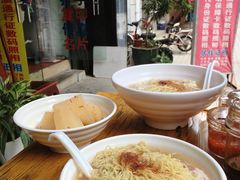 -小梁哥云吞面(黄贝岭店)