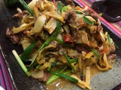 芭蕉花炒牛肉-香巴拉云南餐厅(华莱坞店)