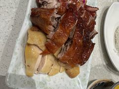 烧味三拼-香港新发烧腊茶餐厅(书城店)