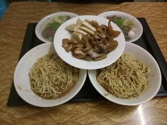 -松树干拌面店