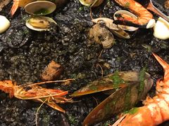 传统西班牙墨鱼汁海鲜饭-BROWNSTONE布朗石西班牙餐厅(深圳湾店)