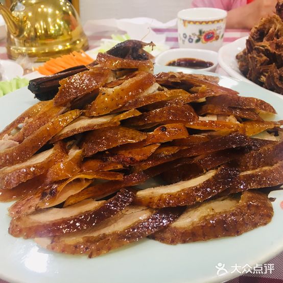 六合居烤鸭(育红街店)