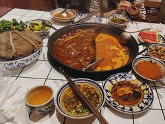 -旧街市鲜货老火锅(大光路店)