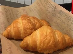 现烤法式可颂配拿铁-肯德基(中州一店)