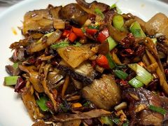 -阿瓦山寨·湘菜现炒·剁椒鱼头王(咸阳总店)