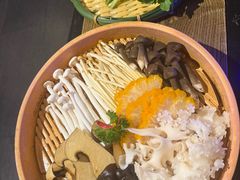 -尚尚仙·酸汤猪手·猪肚鸡火锅(华联万柳购物中心店)