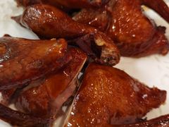 脆皮红烧乳鸽-惠爱餐厅