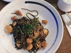 墨鱼面伴虾和卡拉布利亚肉肠番茄汁-FISH&POTATO Cō(地中海美食 万象城店)