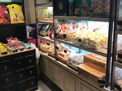 面包甜点陈列柜-昆明冠生园·蛋糕·面包(南强街店)