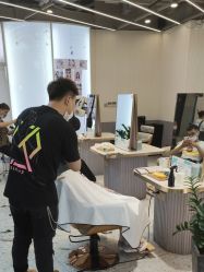 -PE SALON 