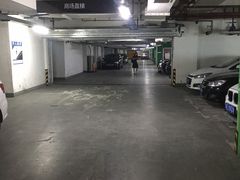 -丽丰购物中心·停车场