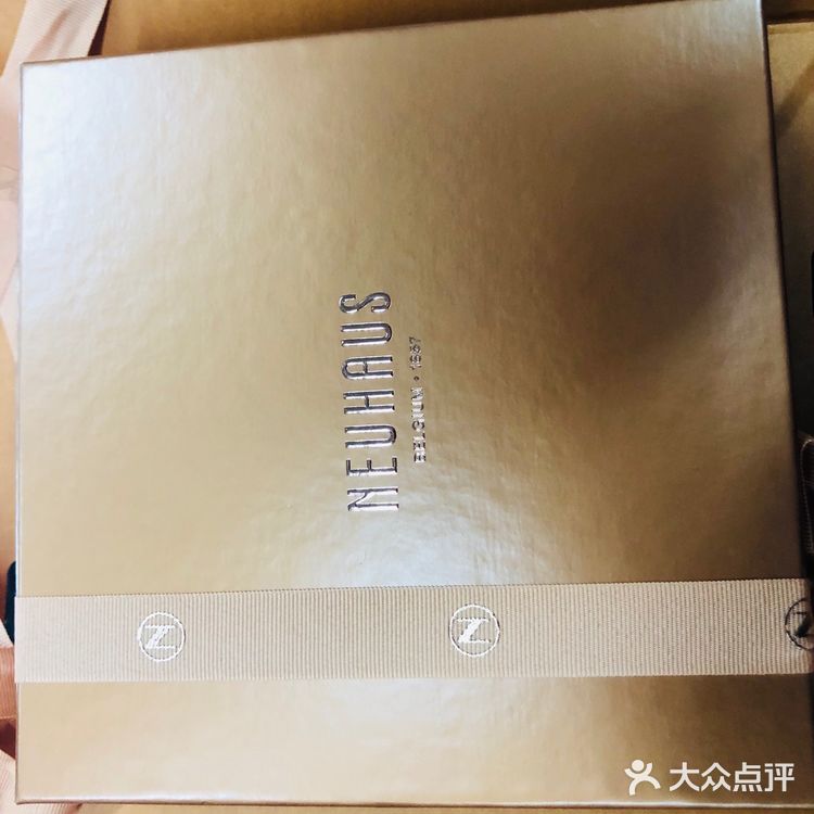 礼盒带 卡片 打开才是巧克力的盒子 白巧