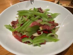 香肠炒菜苔-一坐一忘云南菜(北京skp店)
