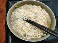 -亮亮面馆(经六路店)