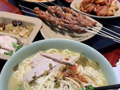 -亮亮面馆(经六路店)