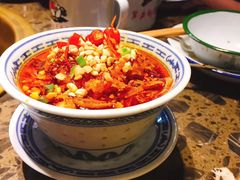 -沪小二炭火蛙锅(淮海中路美食不夜城店)