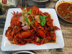 招牌十三香小龙虾-百味手拨龙虾馆(愚园路店)