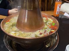 -果松木炭酸菜铜火锅·外婆参鸡汤