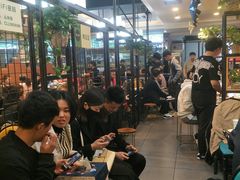 等位区-丛林狼非遗酱骨·现炒餐厅(人民路店)