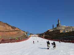 -采薇庄园四季滑雪场