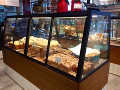 面包甜点陈列柜-Dough&Joe团憩(瑞虹天地月亮湾店)