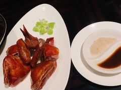 脆皮香烧乳鸽-北京四季酒店·采逸轩