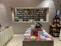 -钟书阁(群光广场店)