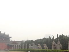 甬道旁的石像-北宋皇陵