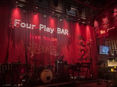 -FOUR PLAY BAR