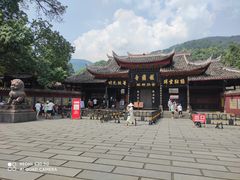 -峨眉山报国寺