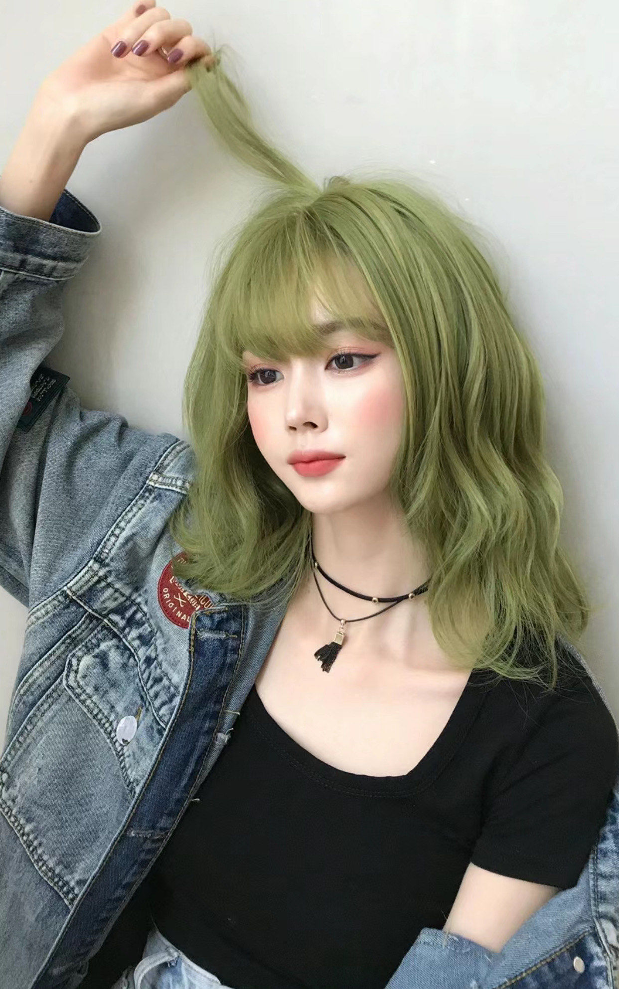 该说绿色真的很显白呢
它是抹茶绿
人生中总得尝试一次绿色头发吧