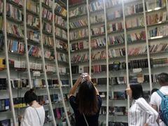 -钟书阁(松江泰晤士小镇店)