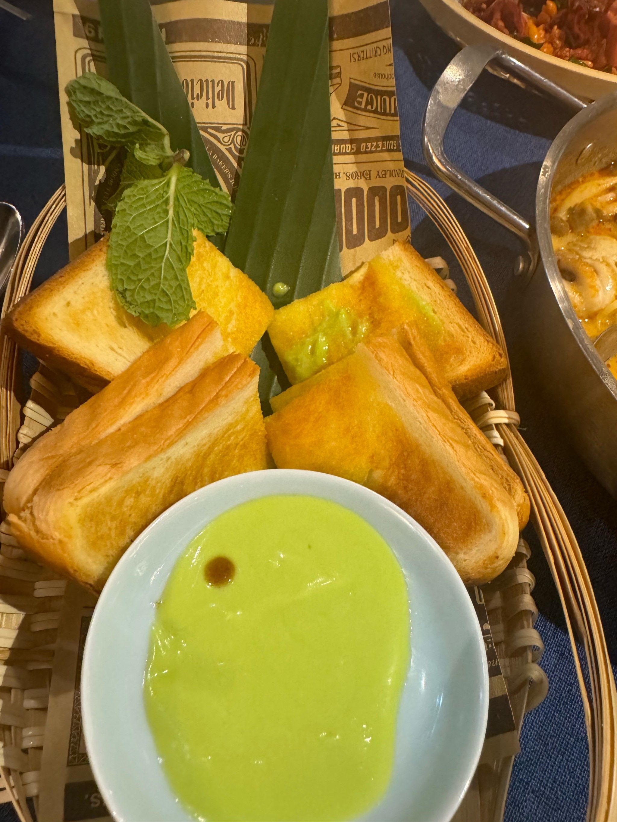 「鱼露 samoompai 泰式料理明州里店」鸡脚筋真的太好吃了一口惊艳