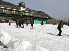 -济南卧虎山滑雪场