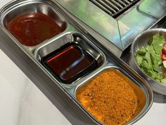 -山野的朋友露营炭火烤肉