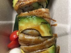 星鳗牛油果卷-水之惠鲜鱼料理(王府大街店)