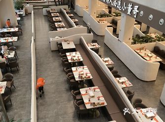 沈北店太气派了 有两层楼，一楼是大厅，二楼是包房或者