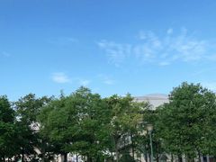 -秀沿路地铁站停车场