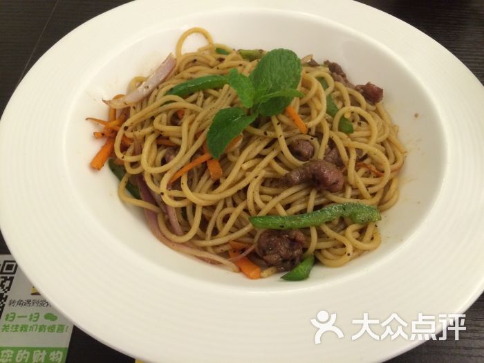 黑椒牛柳炒意粉