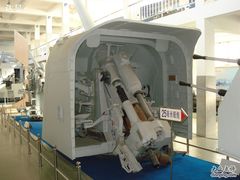 兵器馆一楼舰炮武器展品-海军上海博览馆