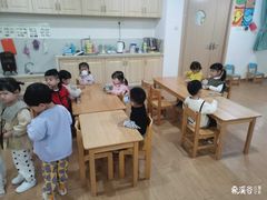 -希溪谷半山街道蒙氏托育(万科公园里校区)