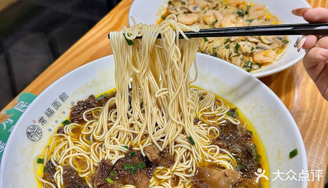 这家面馆简直是附近居民的宝藏食堂！