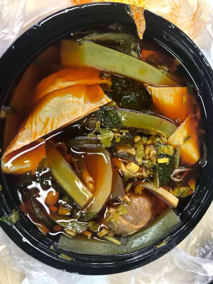 打分 经常点她家外卖,冒菜很香,一打开整个办公室都是冒菜味儿.